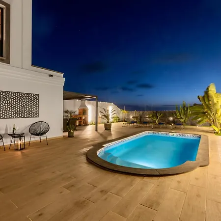 - Heated Pool, Aircon Плайя-Бланка
